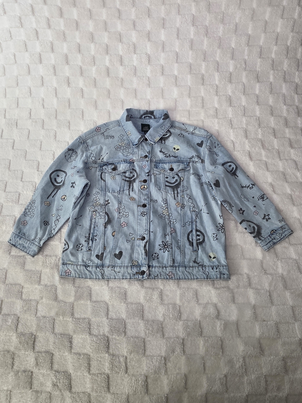 WILD FABLE OVERSIZED BUTTON UP JEAN JACKET LIGHT WASH DENIM SIZE MEDIUM NWT